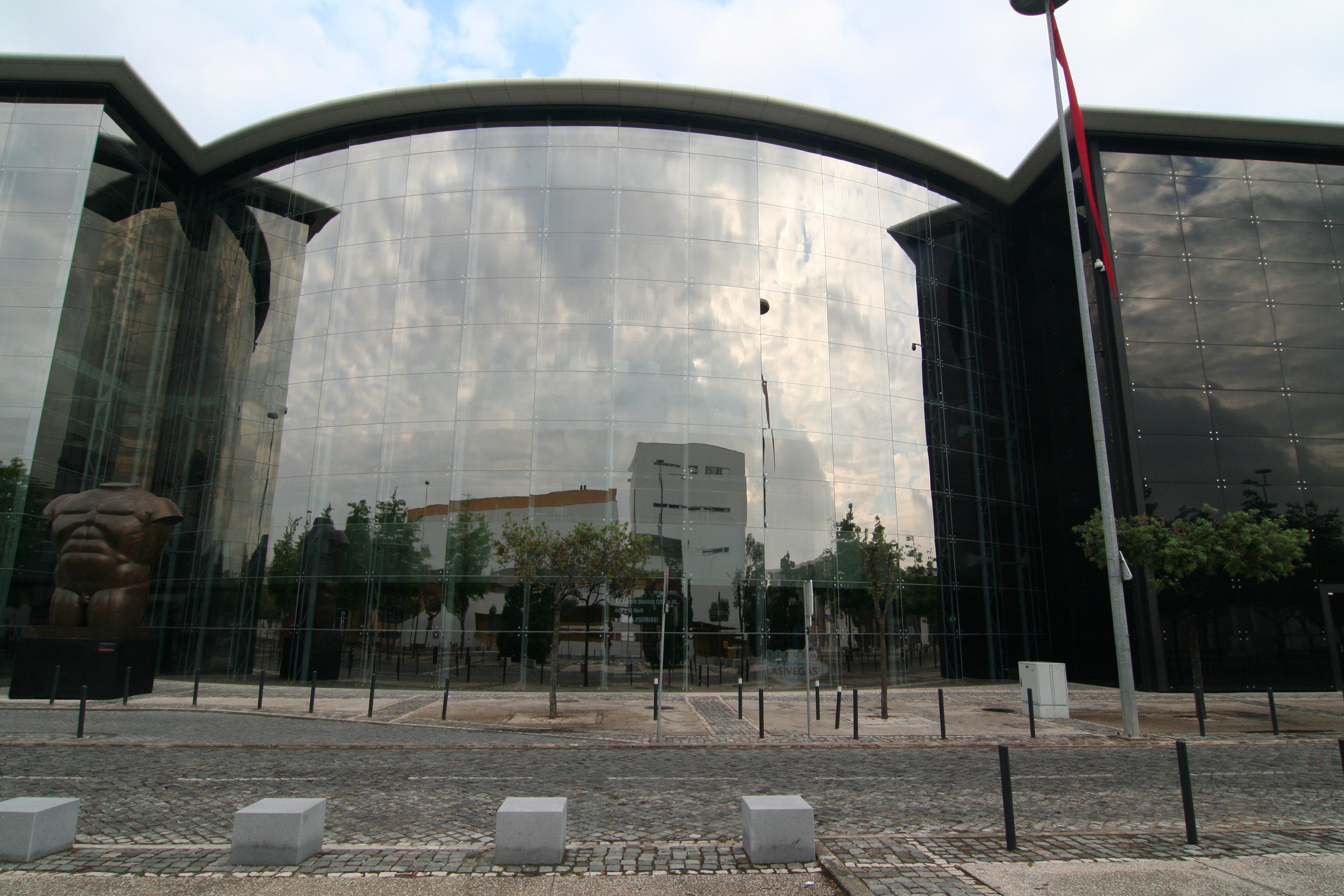 Casino de Lisboa – gran sala con instalación de vidrio curvado