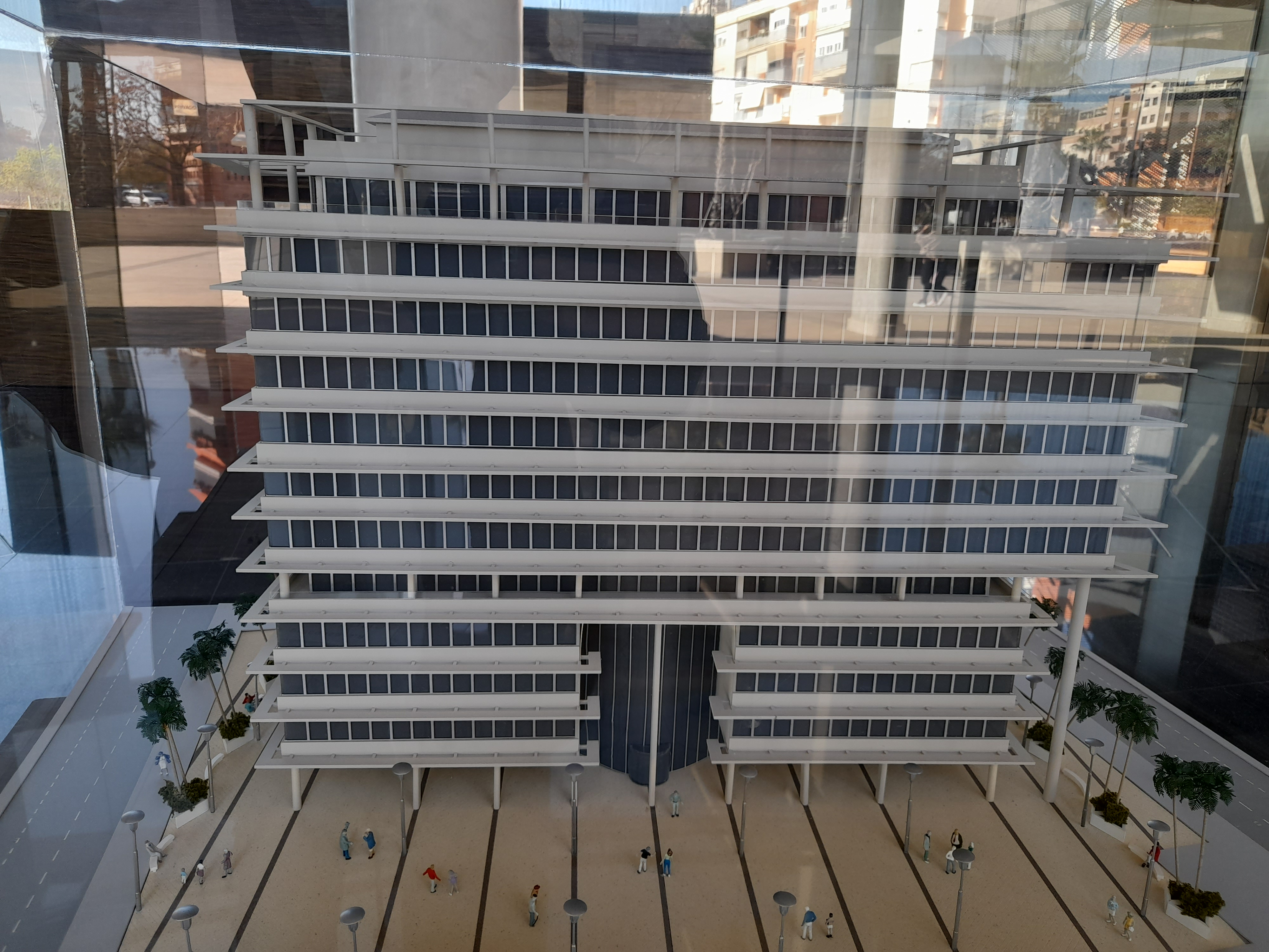 Torre Proconsa – fachada curva vista completa