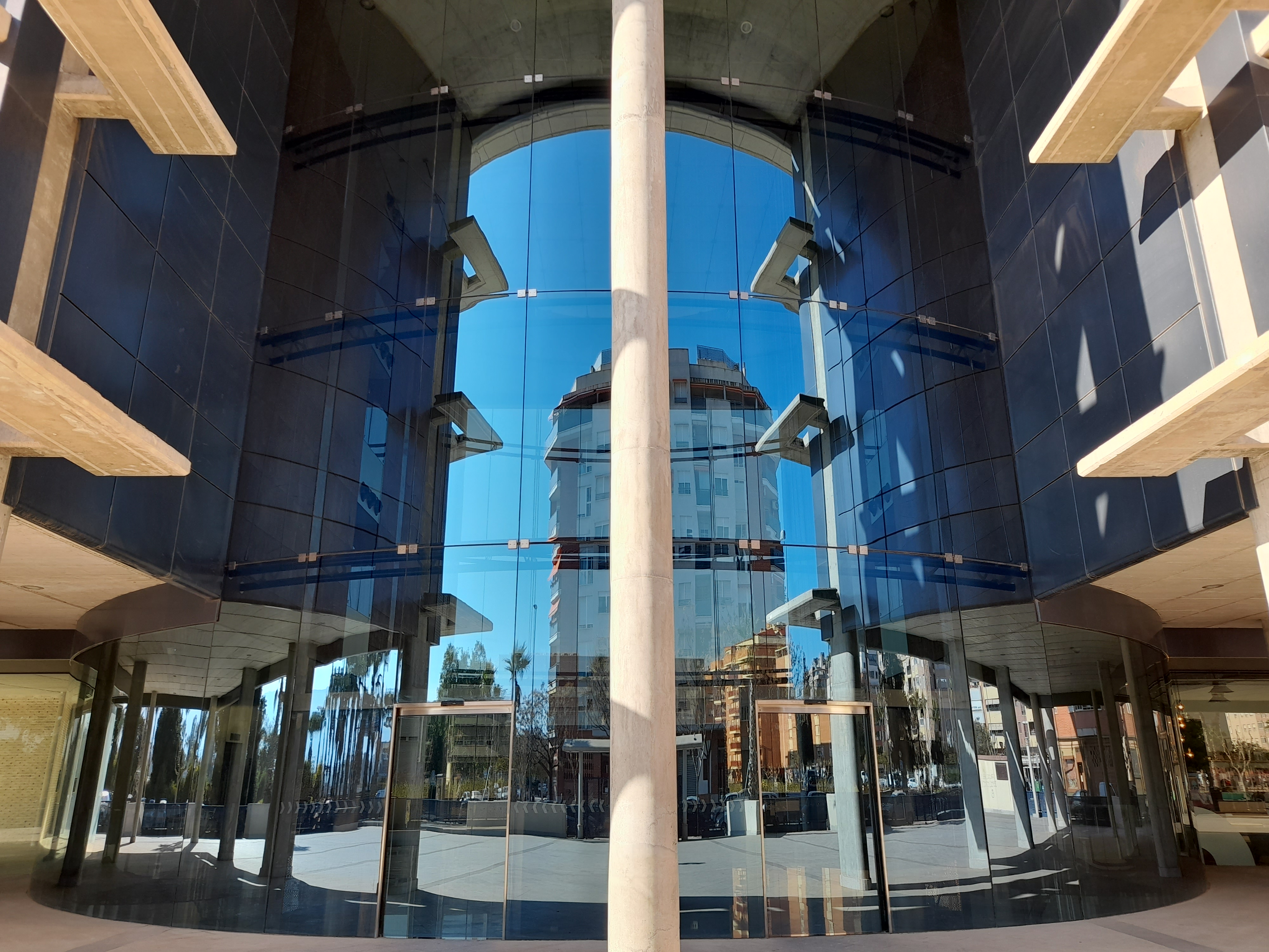 Torre Proconsa – perfil curvo de la fachada