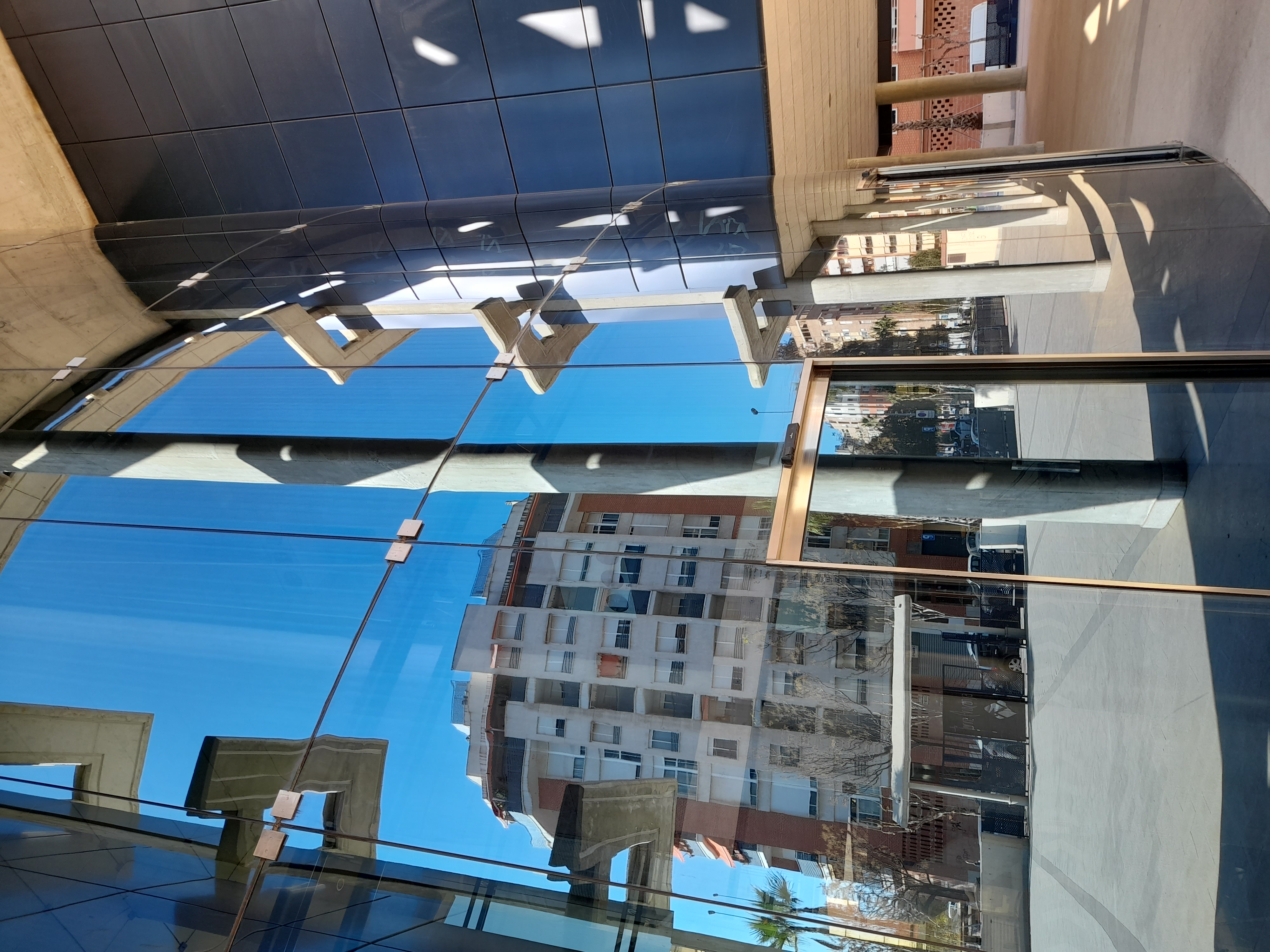 Torre Proconsa – vidrio curvado templado en planta baja
