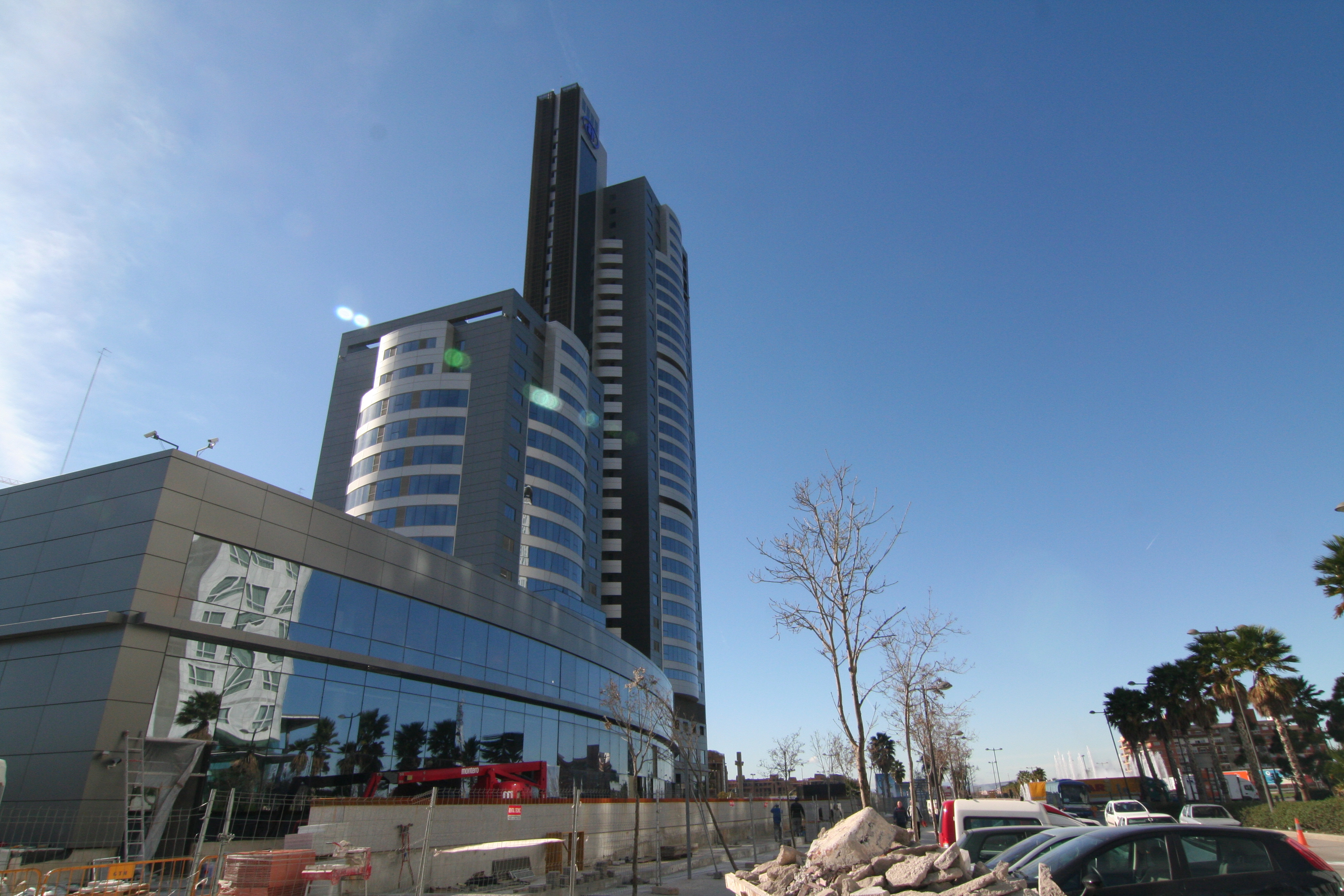 Hotel Hilton Valencia – sala de reuniones con vidrio curvado